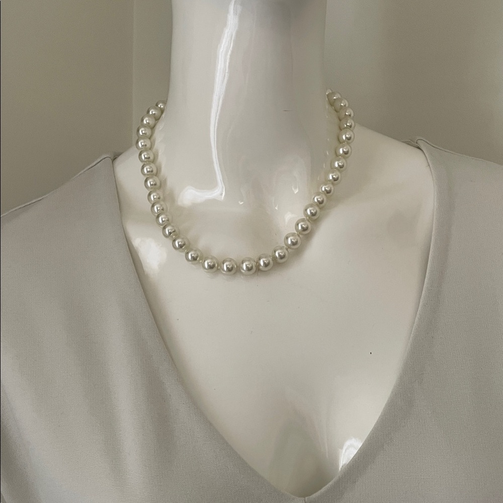 Vintage glass white Elegant Pearl Necklace
